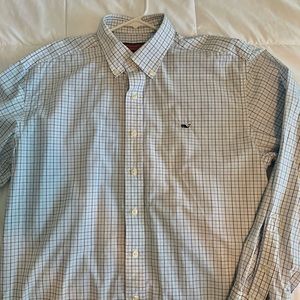 Vineyard Vines long sleeve button down. Size L.